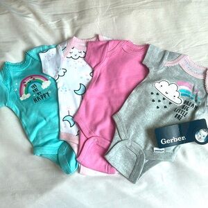 NWT Gerber Preemie Onesies 4 Pack